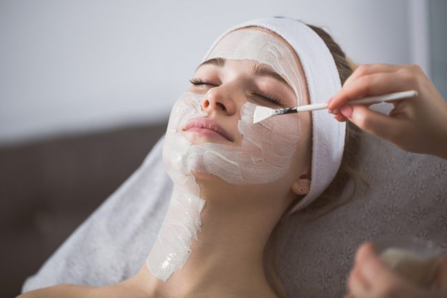 por qué debes hacerte una limpieza facial