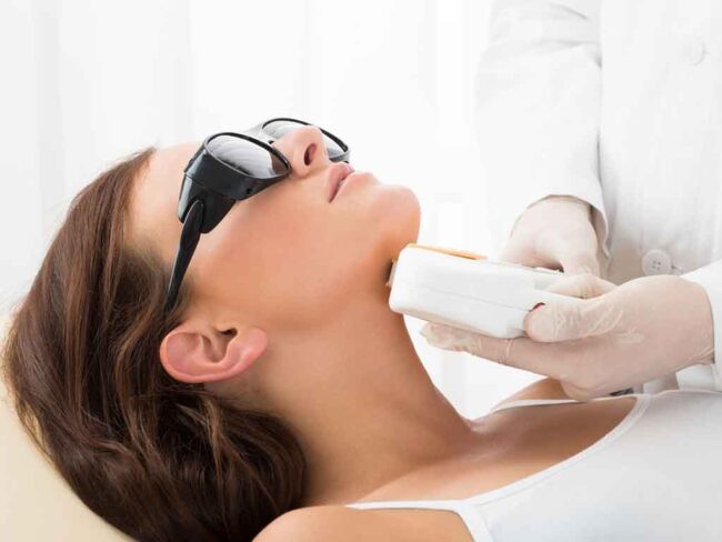 La luz pulsada ayuda a eliminar las manchas faciales